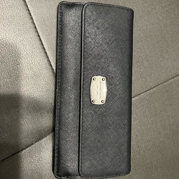 Michael Kors Wallet - Picture 1 of 5